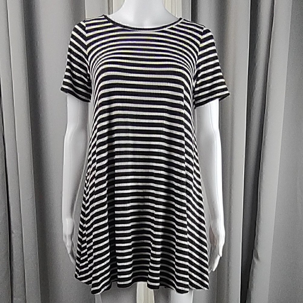 Newbury Kustom Black & White Striped Dress Size Small